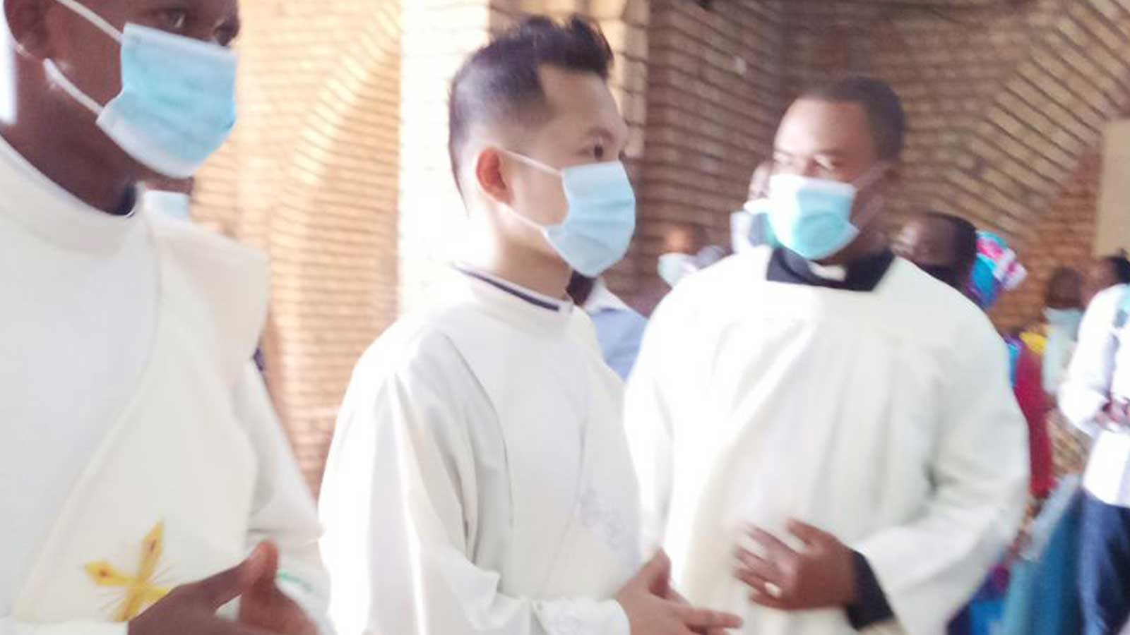 Divine Ibon Tacay ordonné prêtre en Kinshasa (RD Congo)